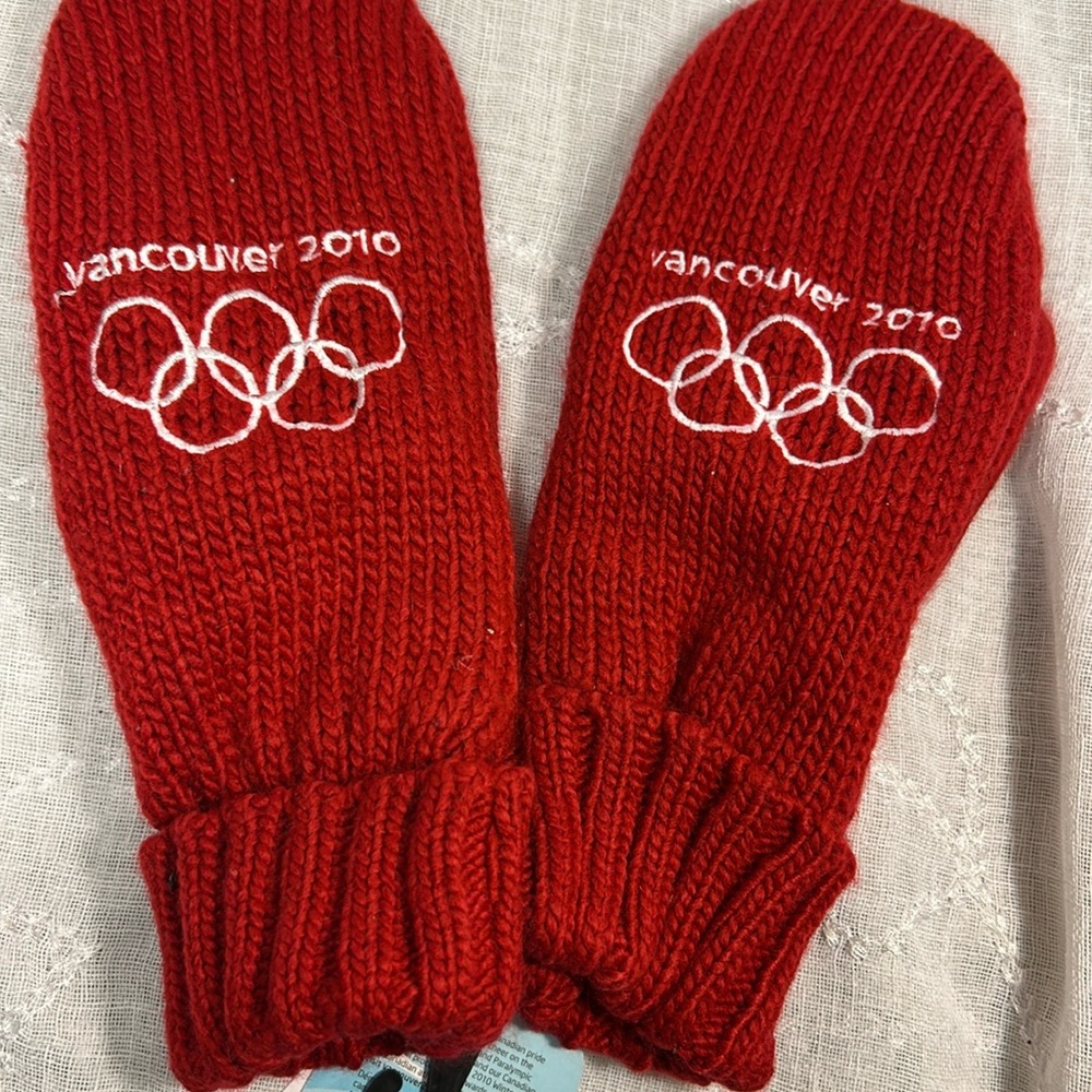 NWT Vancouver 2010 olympic games mittens
